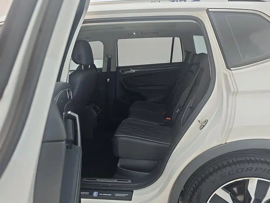 Volkswagen Tiguan L 2022 — фото 11