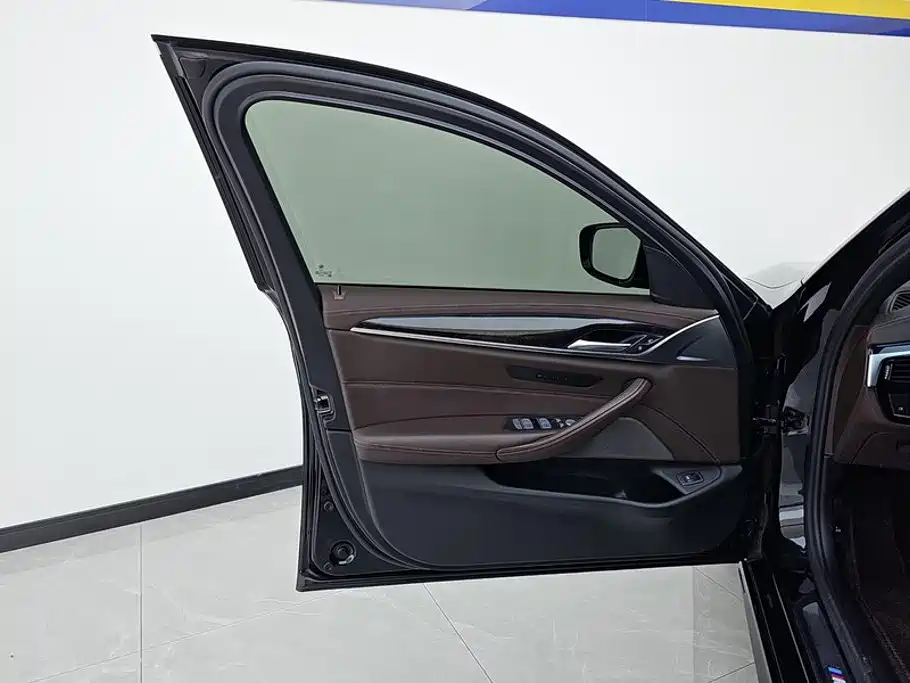 BMW 5 Series 2023
