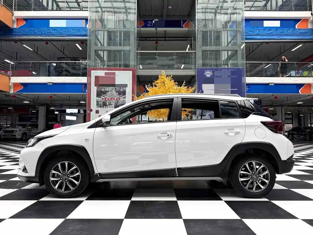 Toyota Yaris L 2022 — фото 16