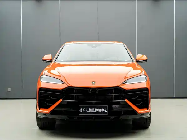 Lamborghini Urus SE 2025