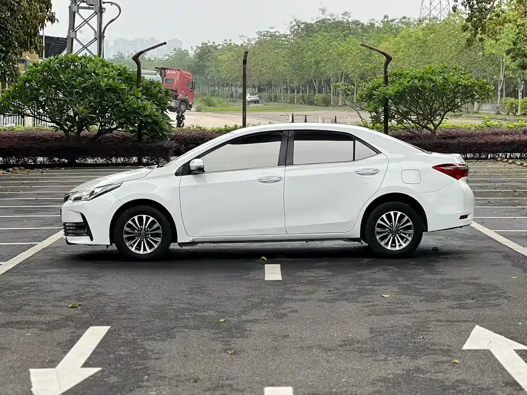 Toyota Corolla 2017 — фото 5