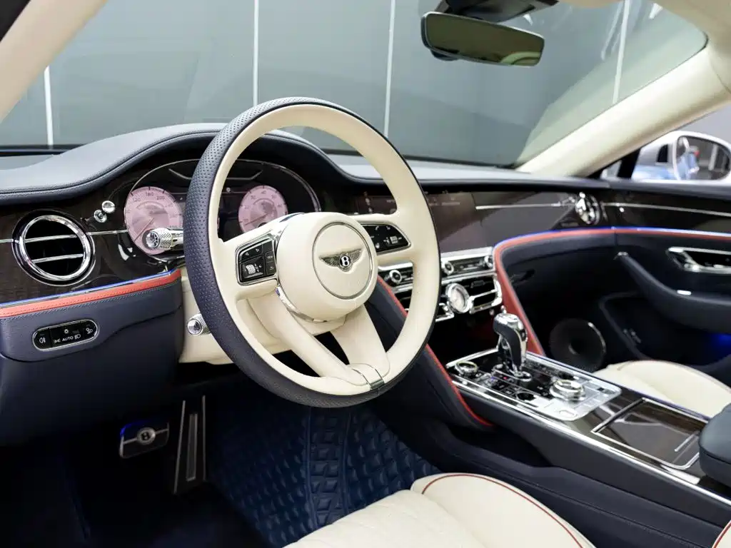 Bentley Flying Spur 2023 — фото 12