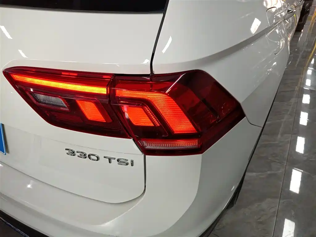 Volkswagen Tiguan L 2022 — фото 8