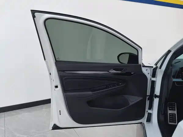 Volkswagen Golf 2024