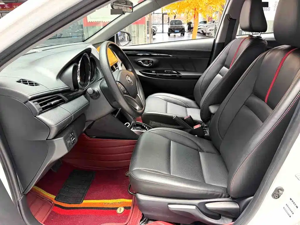 Toyota Yaris L 2022