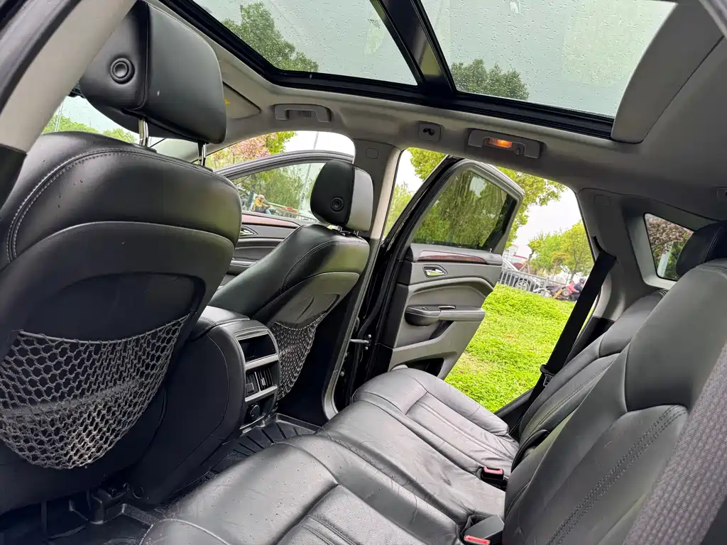 Cadillac SRX 2016 — фото 10