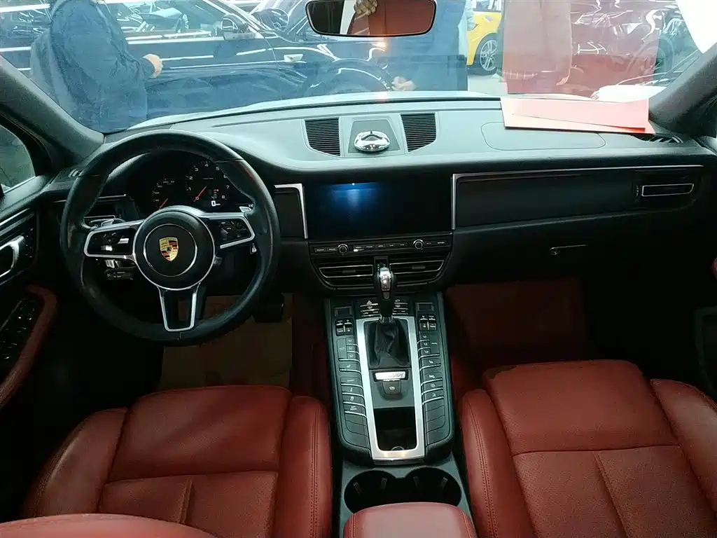 Porsche Macan 2021 — фото 12