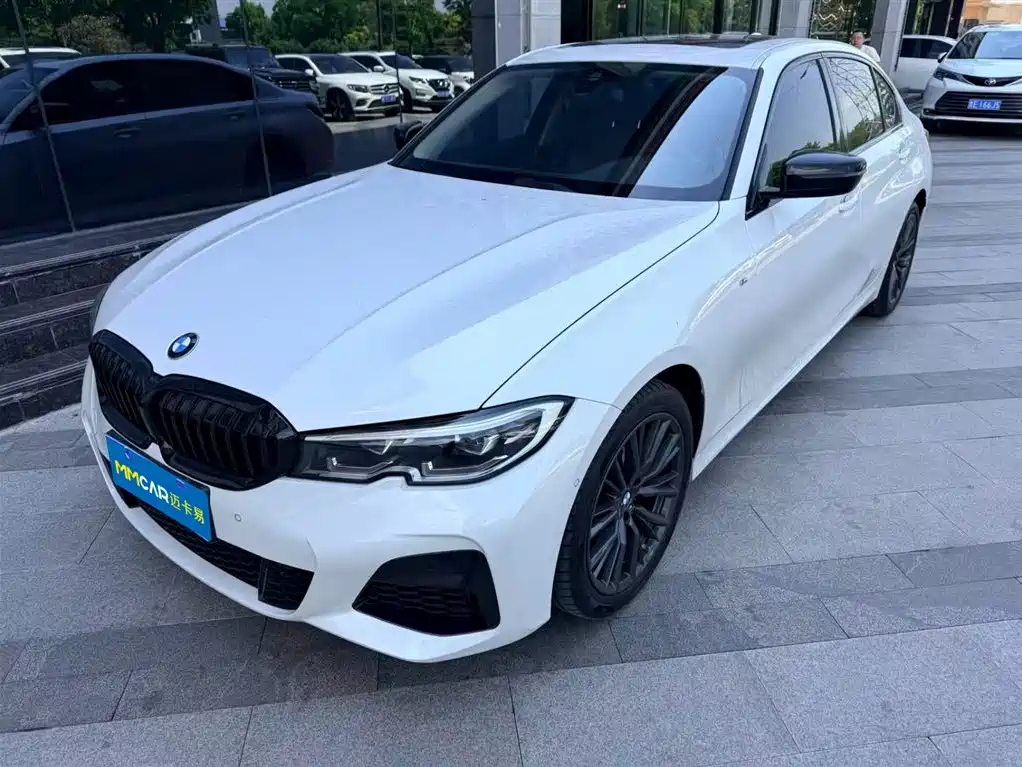 BMW 3 Series 2022 — фото 1