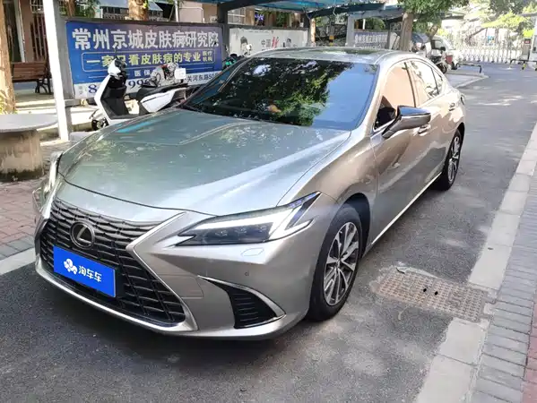 Lexus ES 2025