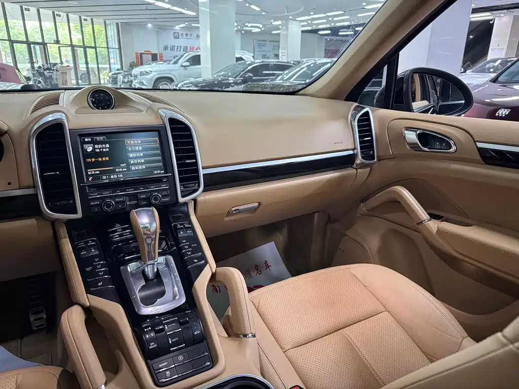 Porsche Cayenne 2014 — фото 14