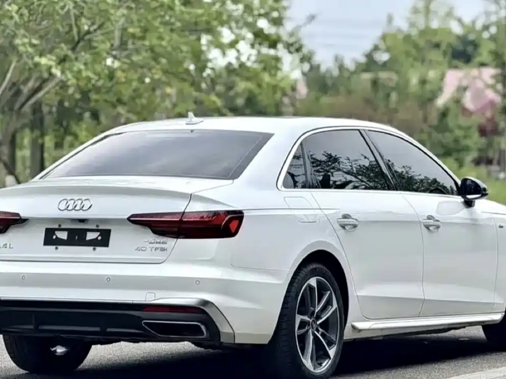 Audi A4L 2022 — фото 10