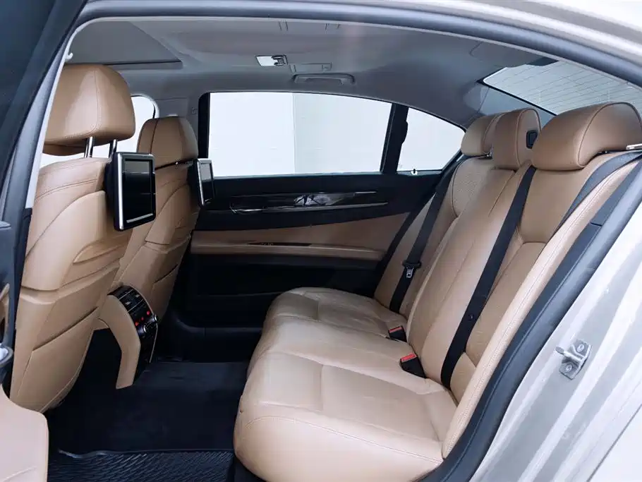 BMW 7 Series 2013 — фото 12