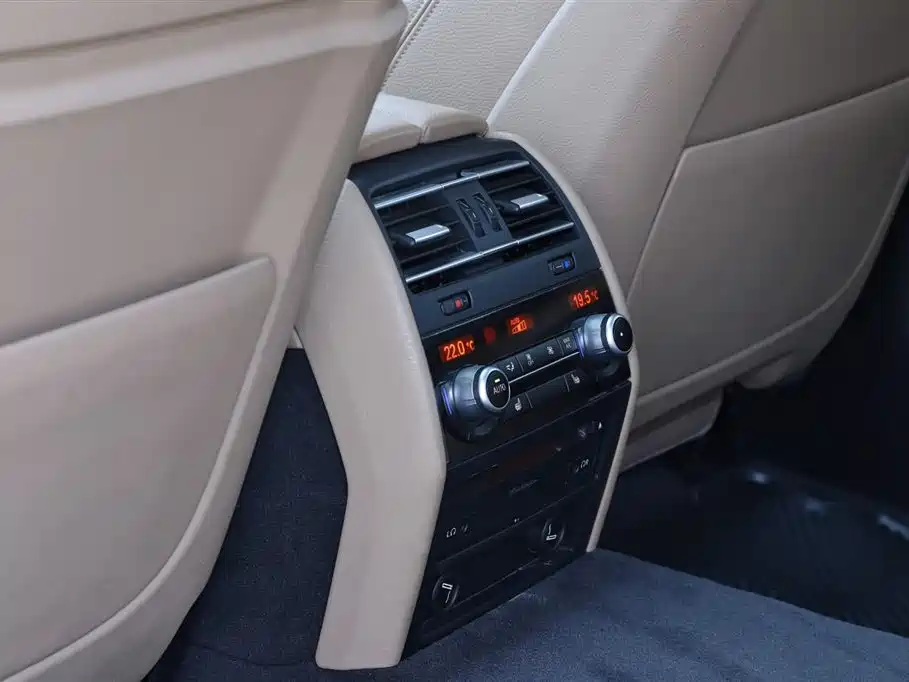 BMW 7 Series 2013 — фото 17
