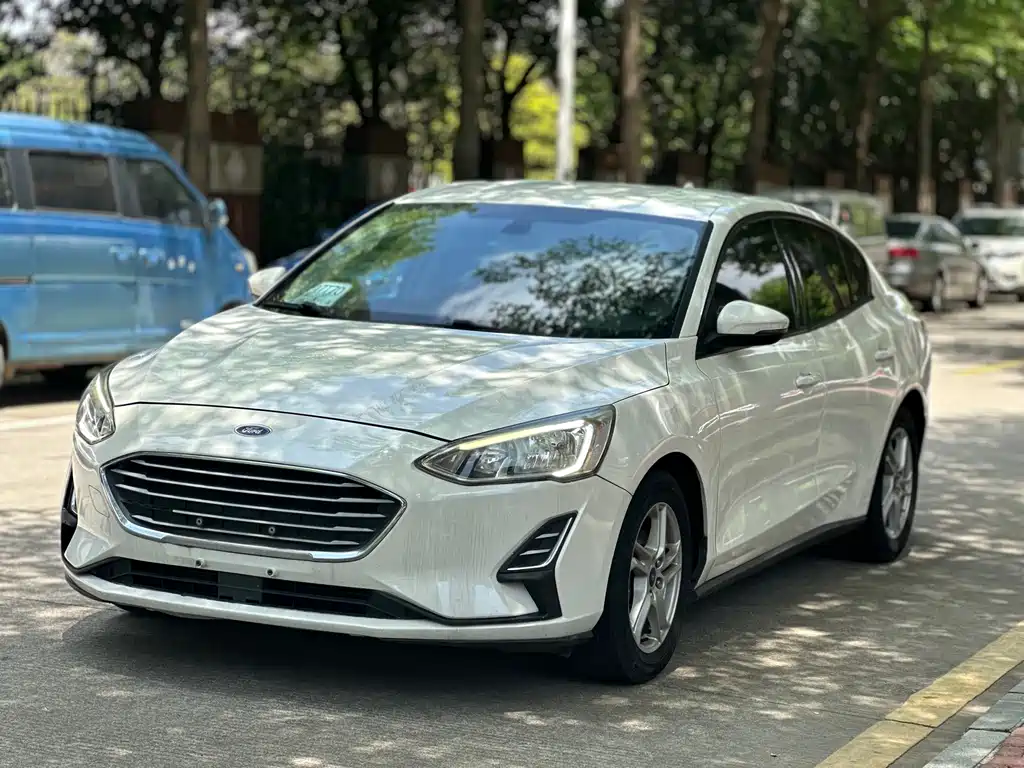 Ford Focus 2019 — фото 1