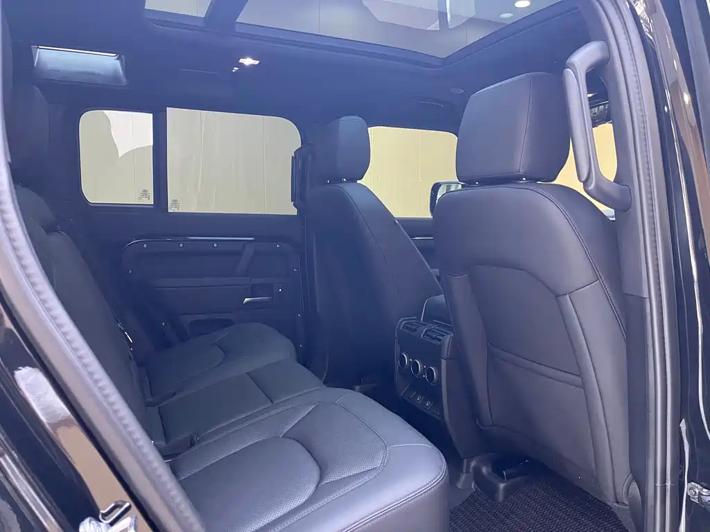 Land Rover Defender 2025 — фото 15