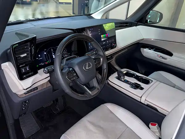 Lexus LM 2023