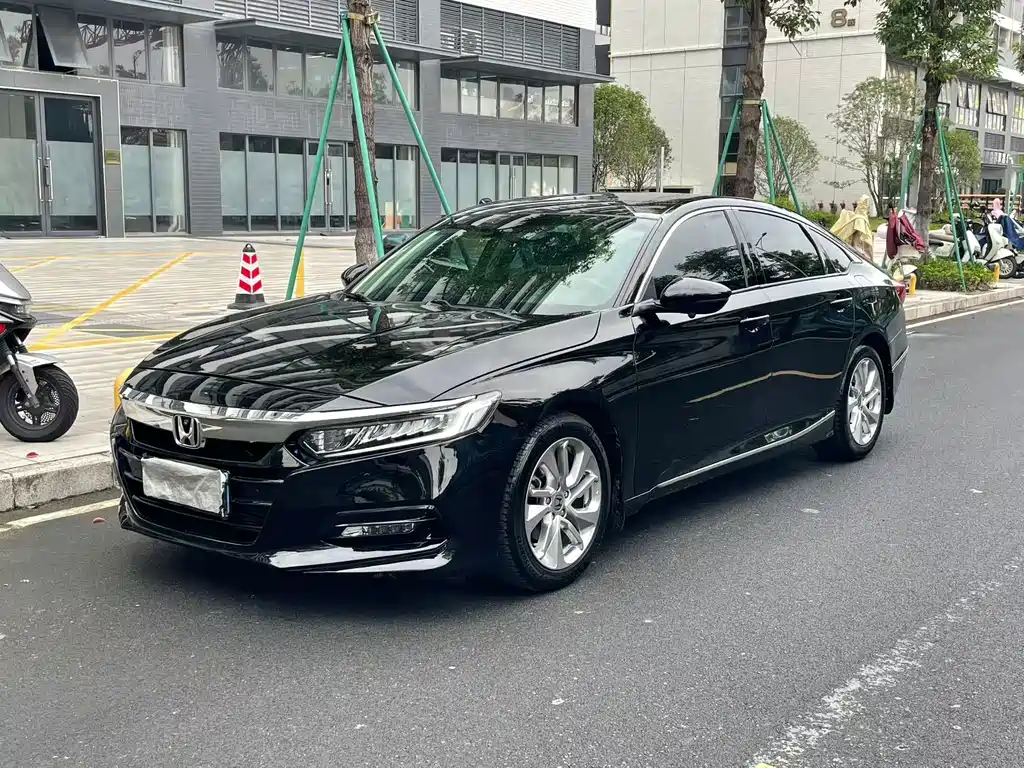 Honda Accord 2018 — фото 1