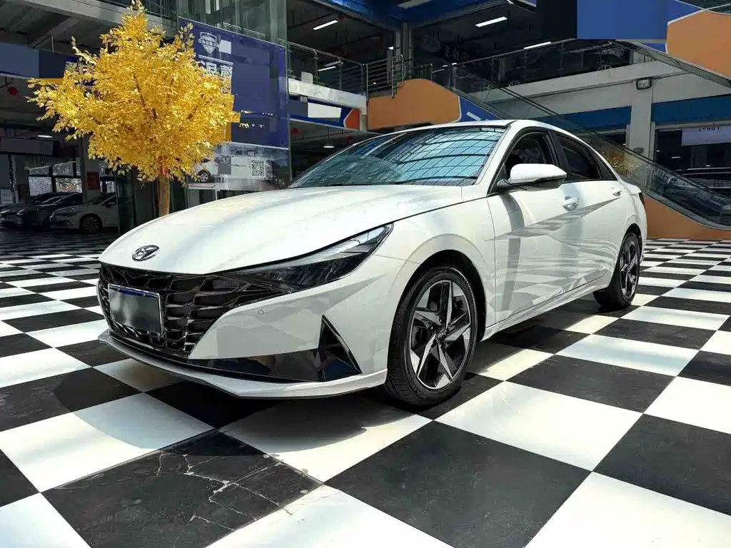 Hyundai Elantra 2022