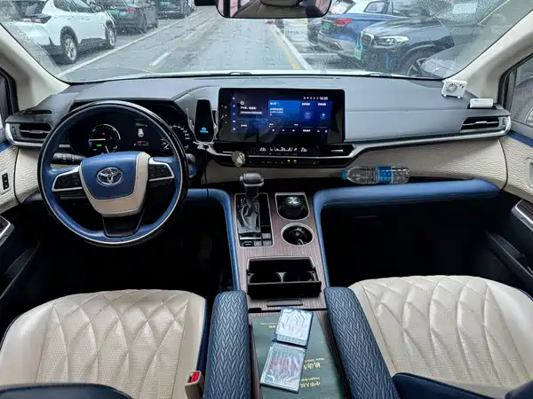 Toyota Granvia 2023