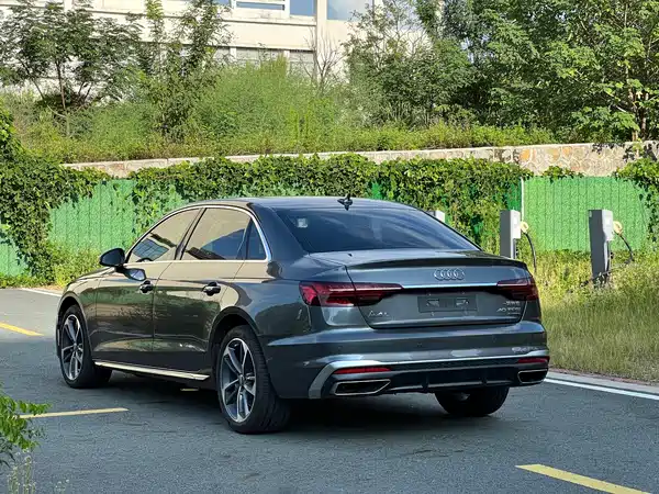 Audi A4L 2021