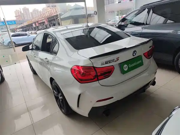 BMW 1 Series 2021
