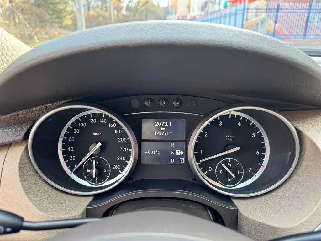 Mercedes-Benz R-Class 2014 — фото 18