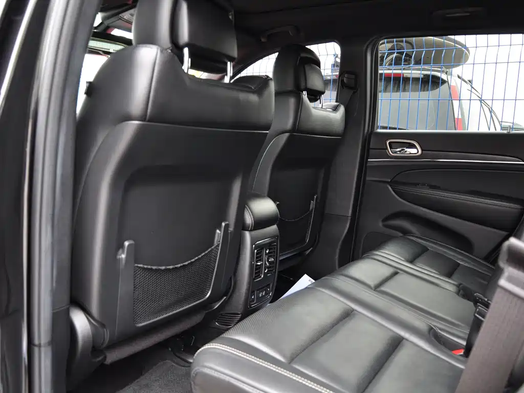 Jeep Grand Cherokee 2014 — фото 7
