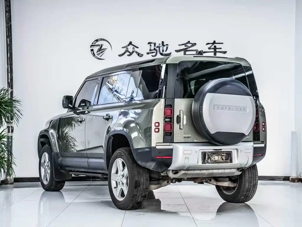 Land Rover Defender 2021 — фото 12