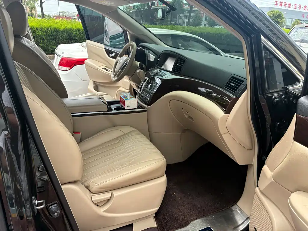 Nissan Quest 2015 — фото 10