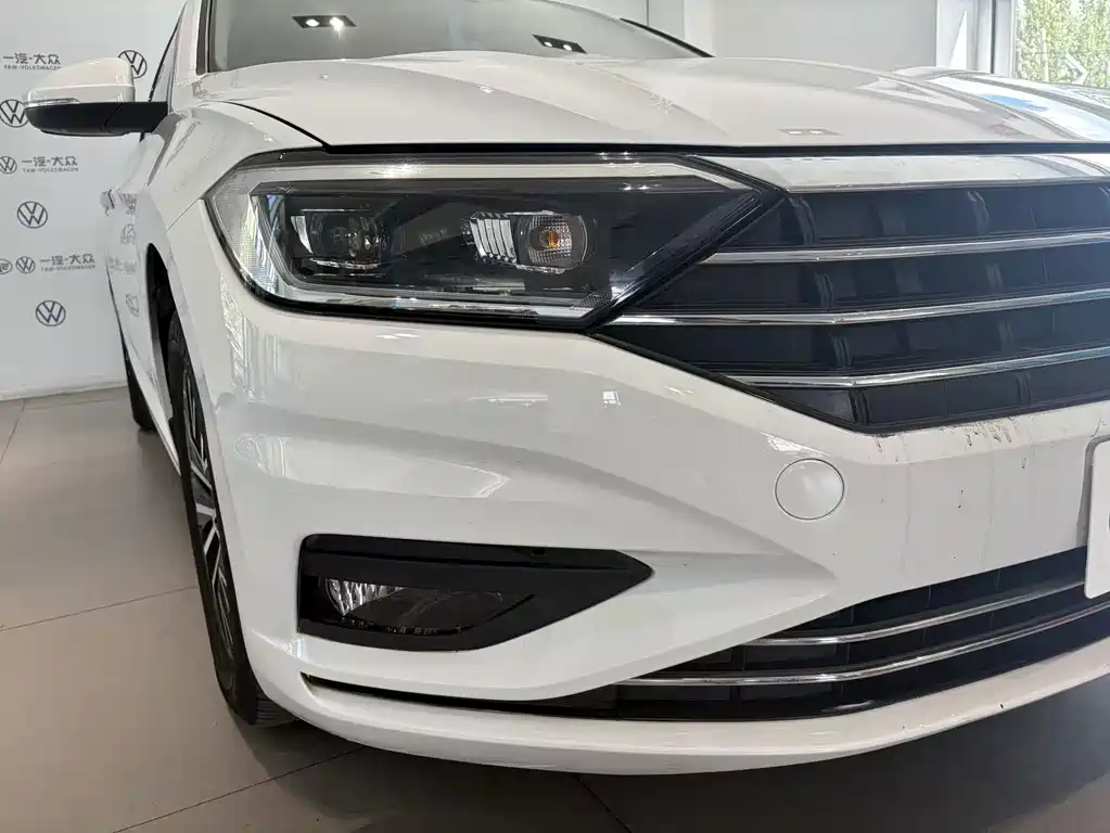 Volkswagen Sagitar 2021