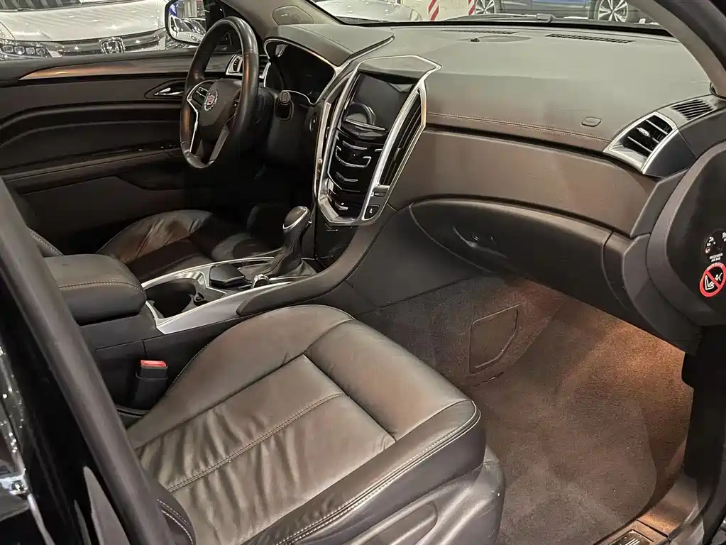 Cadillac SRX 2015 — фото 8