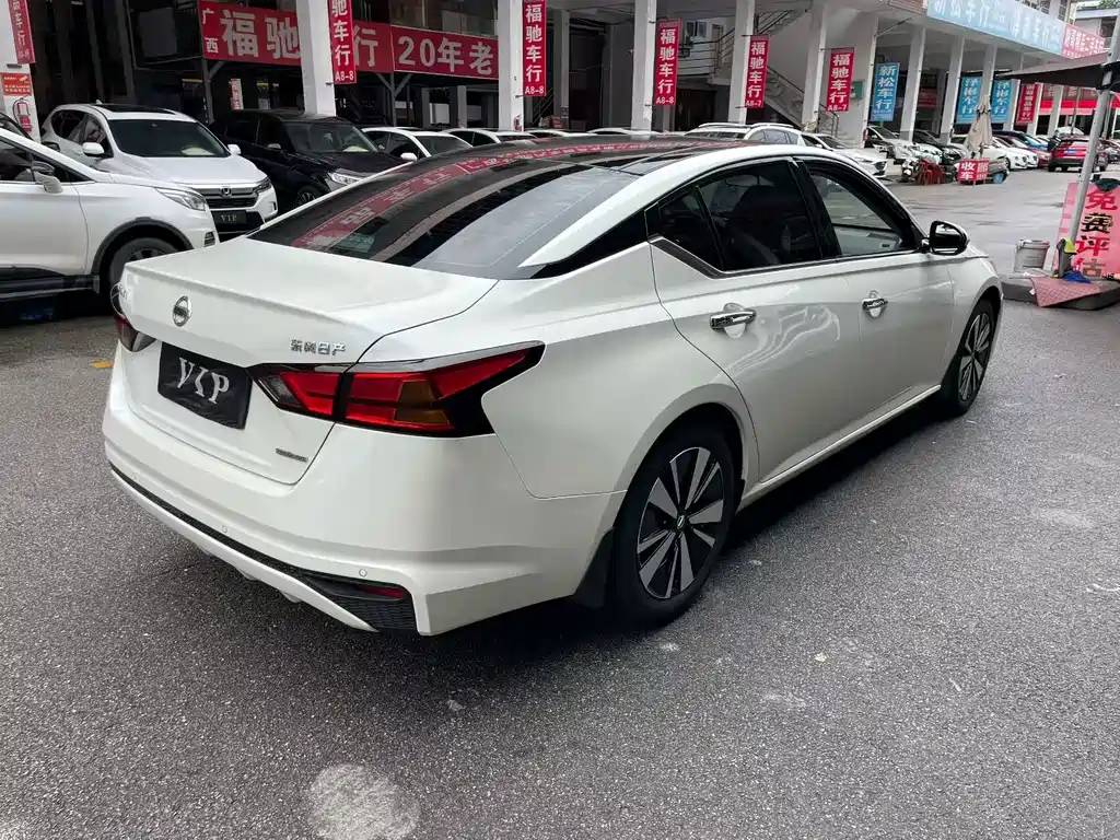 Nissan Teana 2022