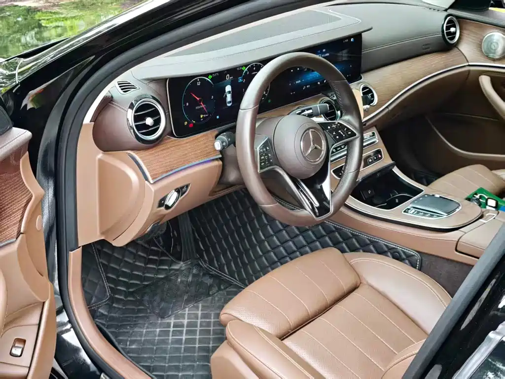 Mercedes-Benz E-Class 2022 — фото 10