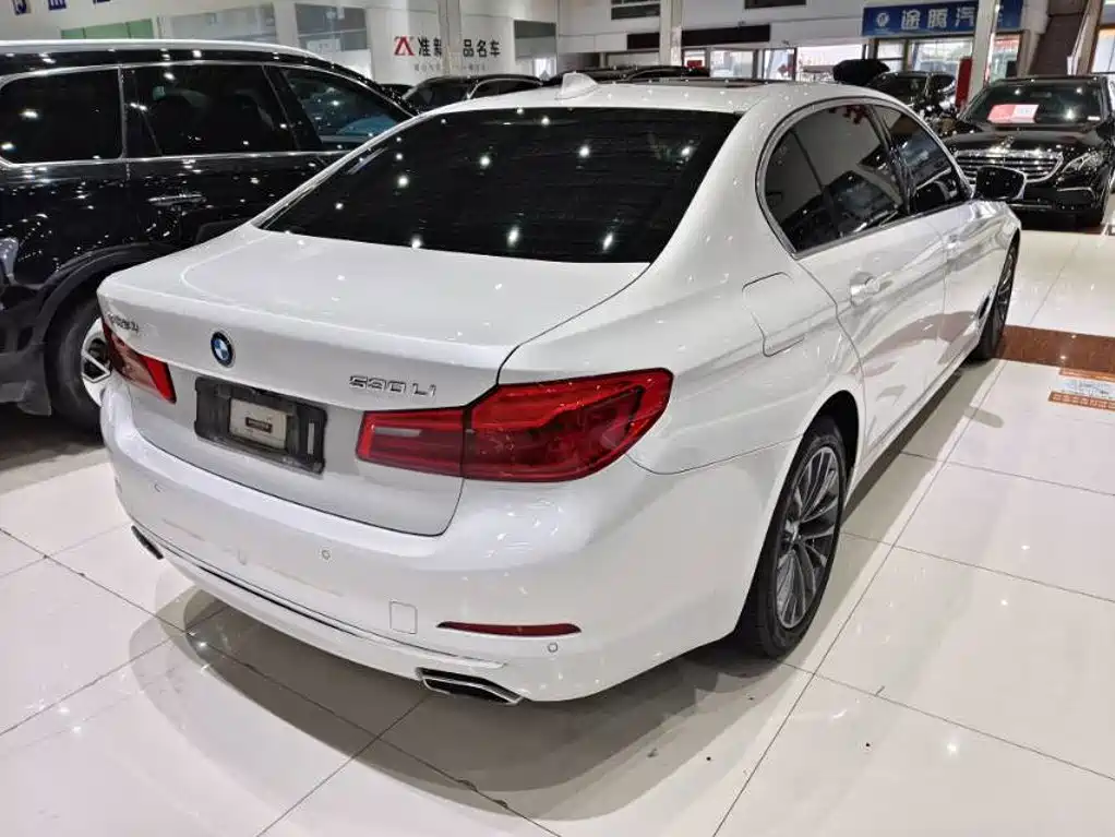 BMW 5 Series 2019 — фото 9
