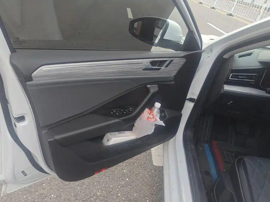 Volkswagen Sagitar 2024