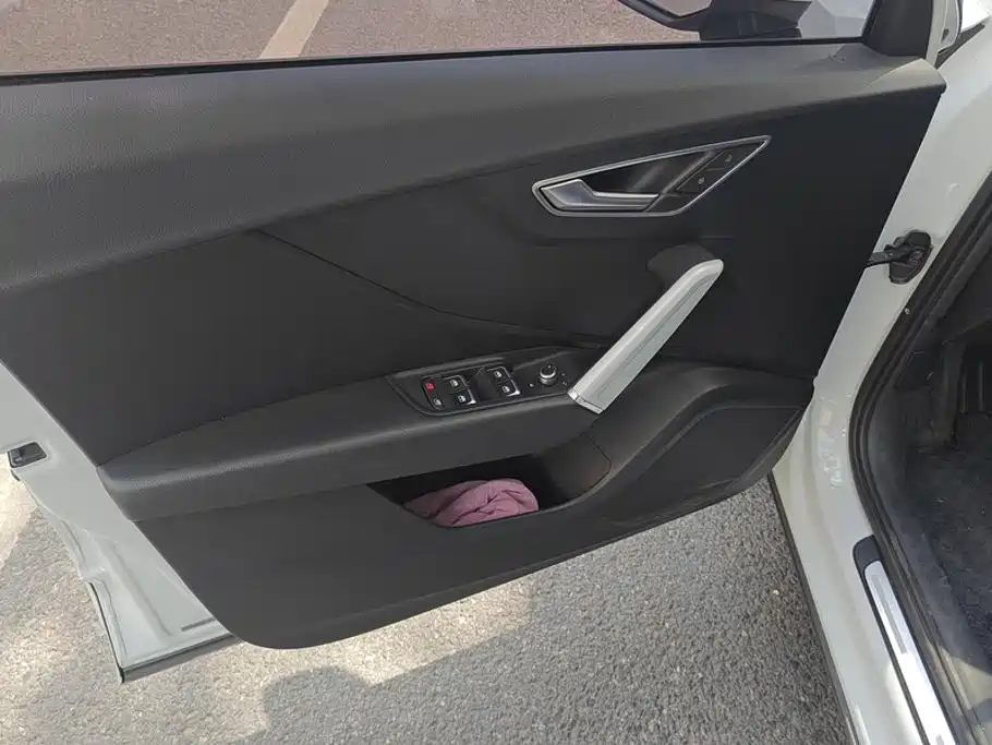 Audi Q2L 2019
