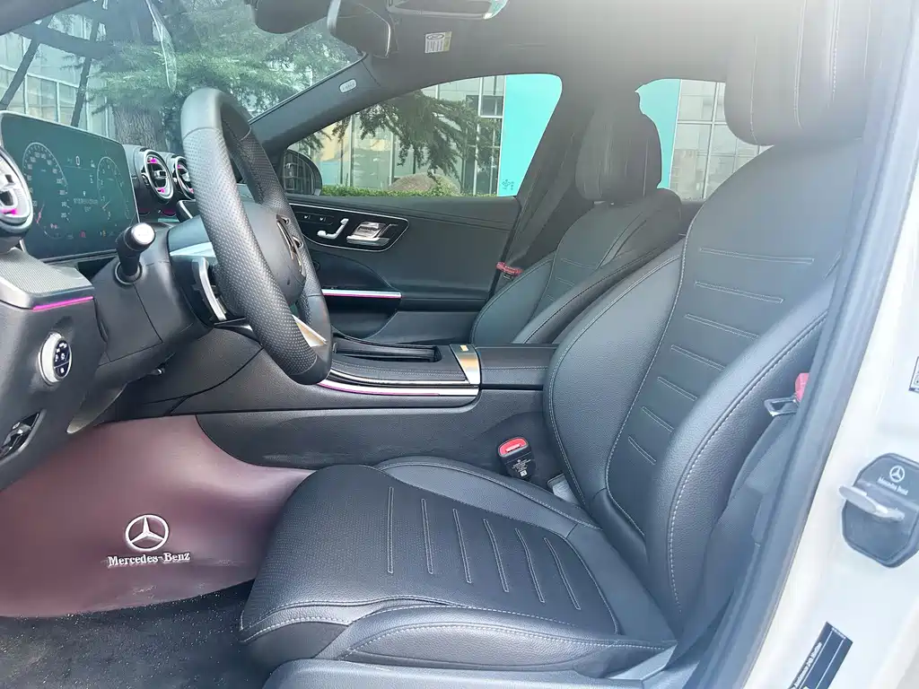 Mercedes-Benz C-Class 2025 — фото 8