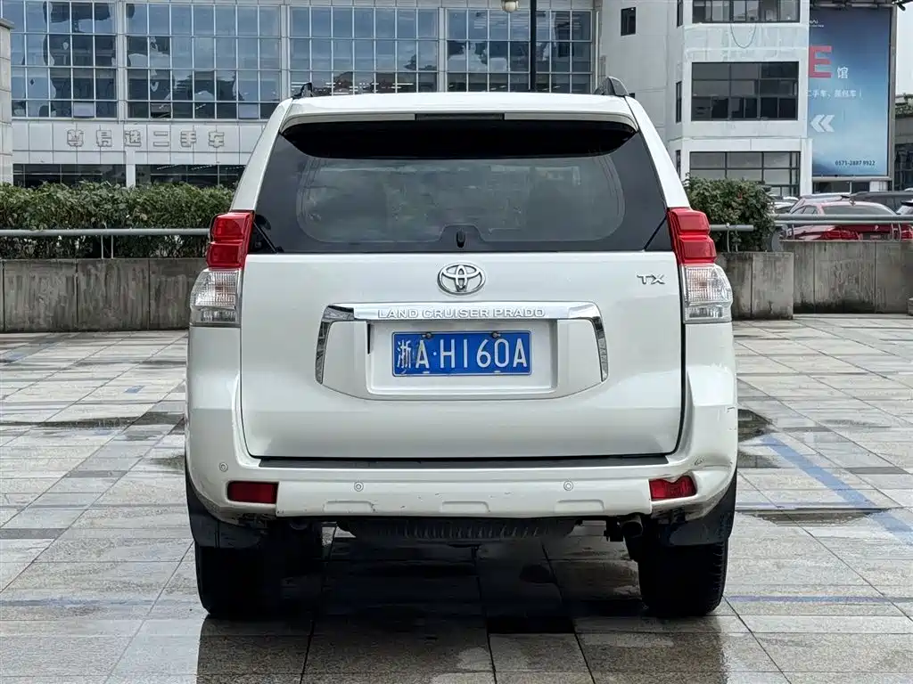 Toyota Prado 2010 — фото 10
