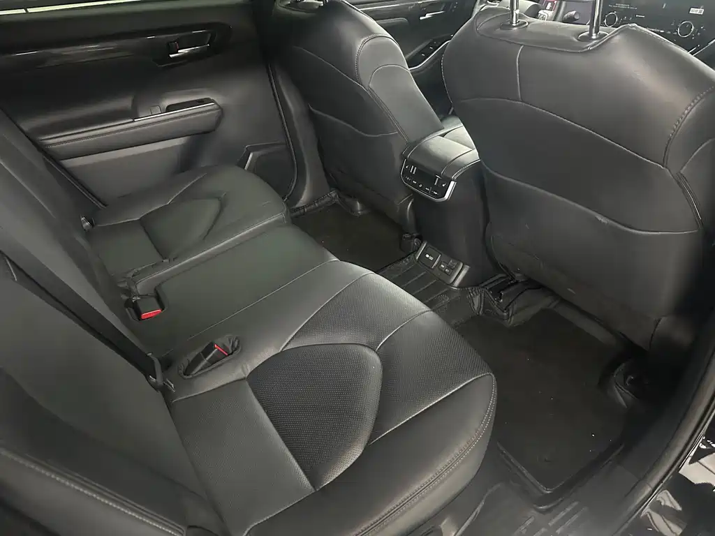 Toyota Crown Kluger 2023 — фото 12