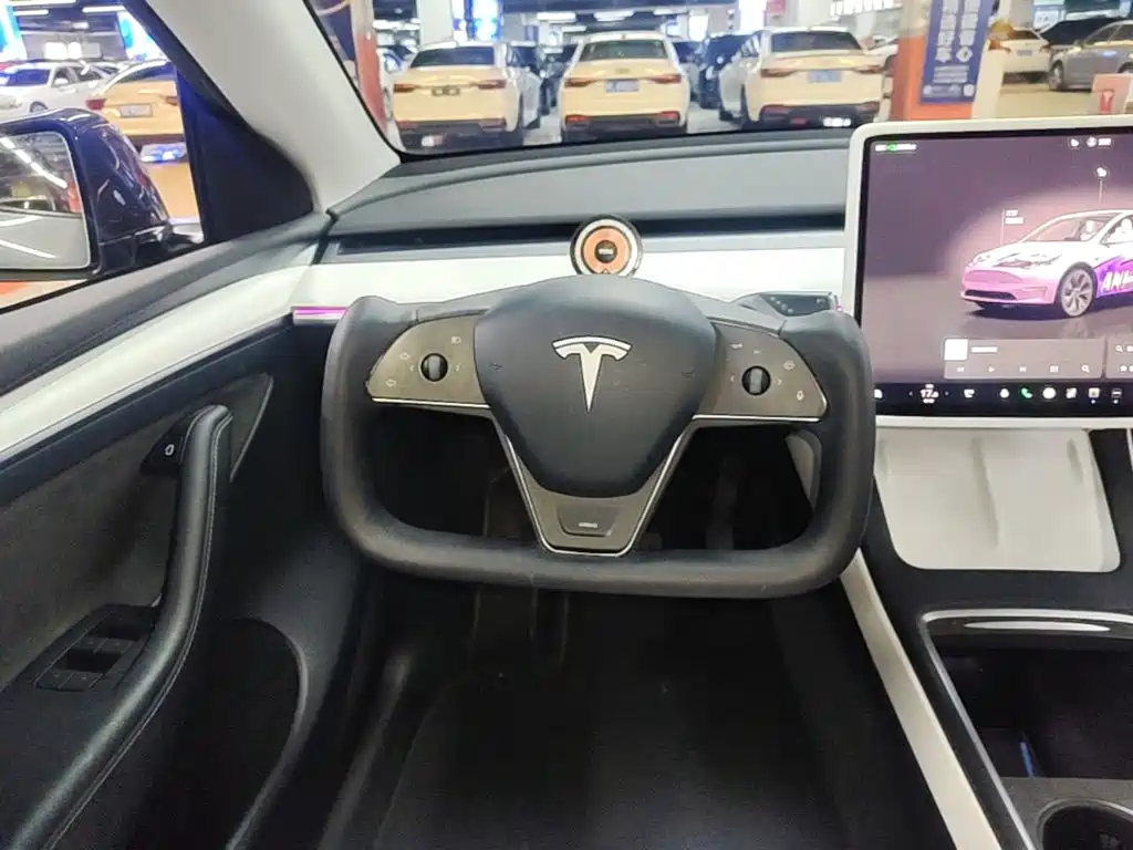 Tesla Model Y 2024 — фото 11