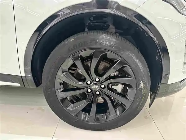 Land Rover Discovery Sport 2024