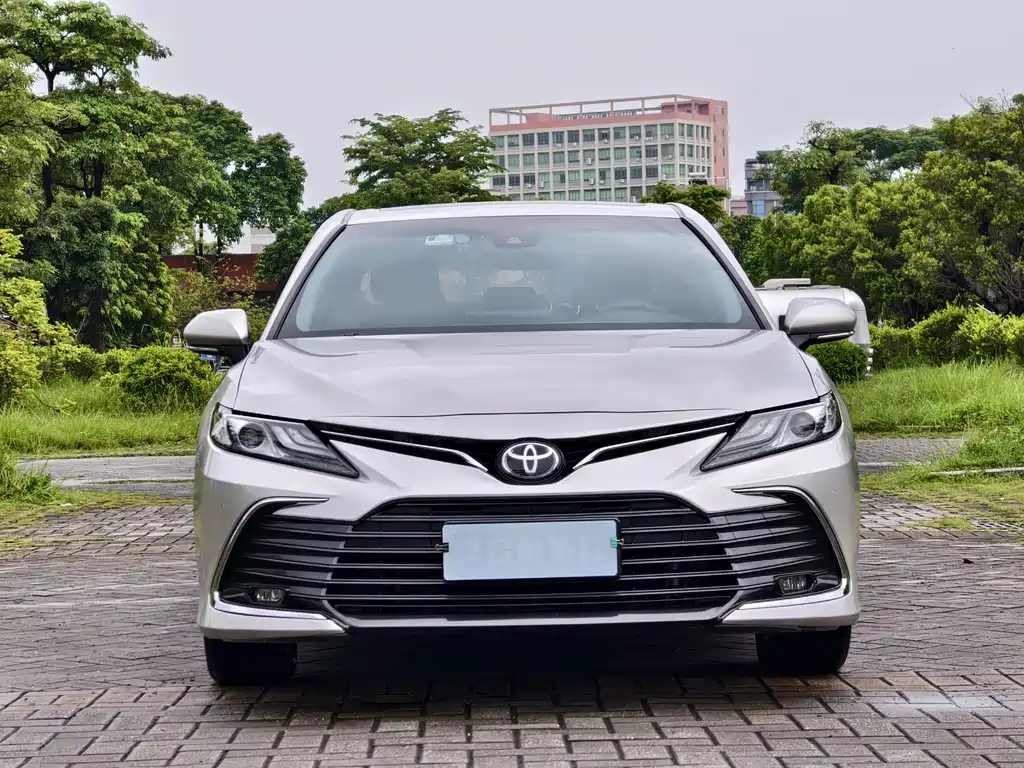 Toyota Camry 2022 — фото 2