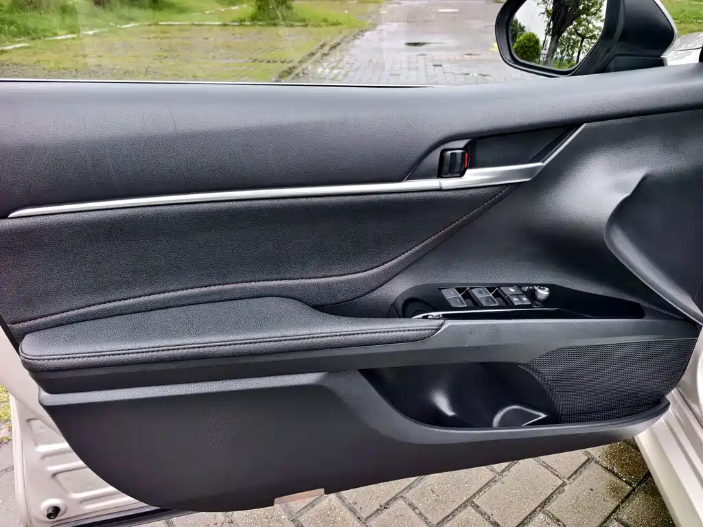 Toyota Camry 2022 — фото 13