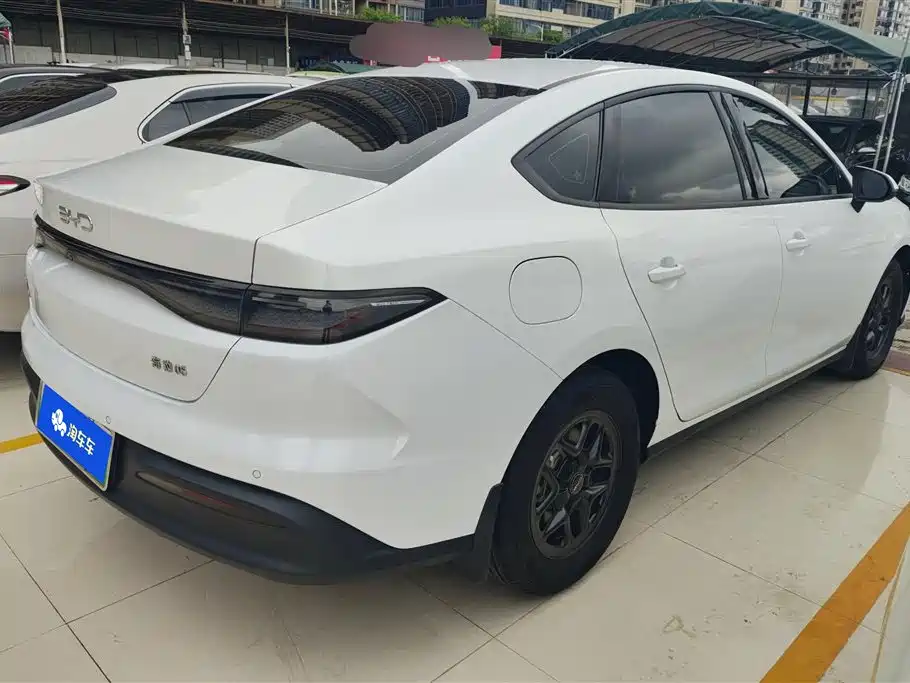 BYD Seal 05 DM-i 2025 — фото 3