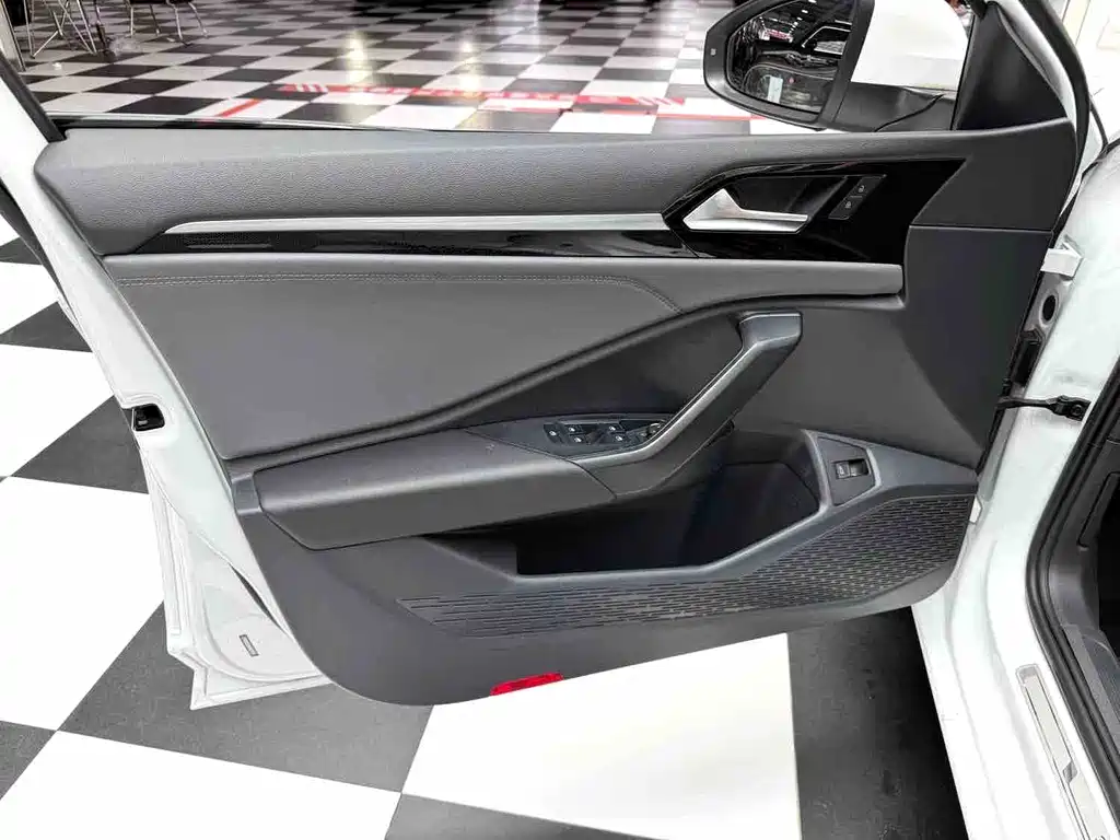Volkswagen Sagitar 2022