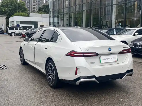 BMW i5 2024