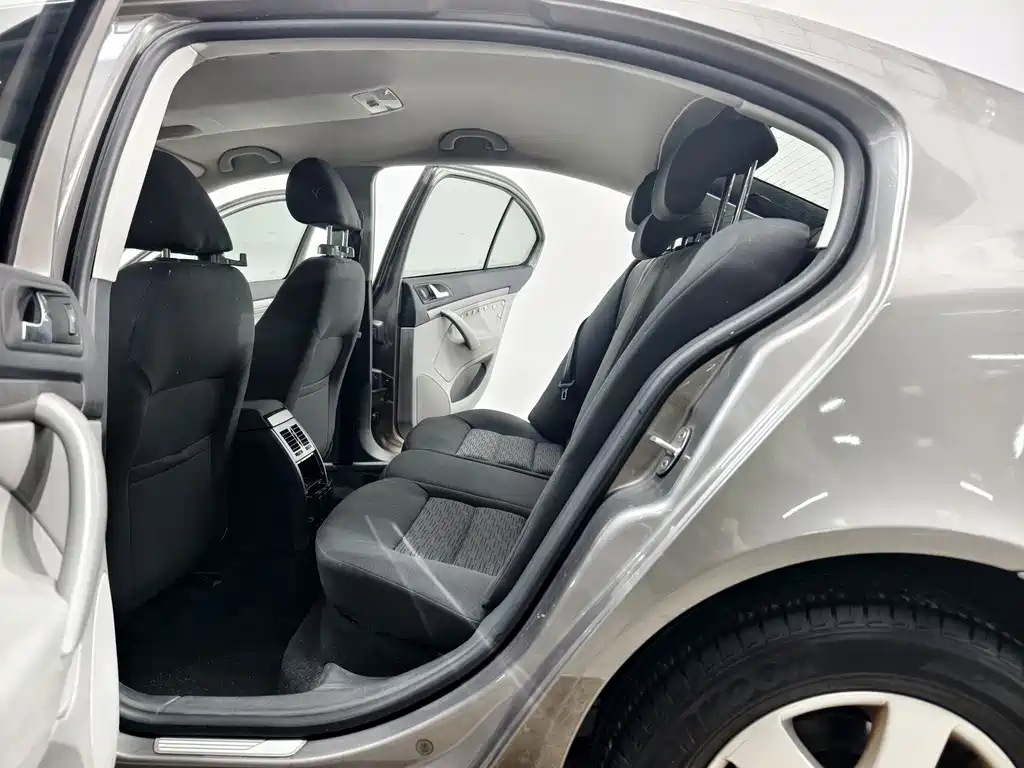 Skoda Octavia 2013 — фото 12