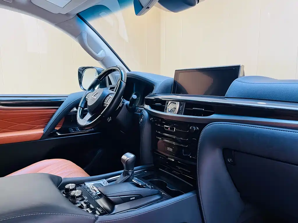 Lexus LX 2020 — фото 12