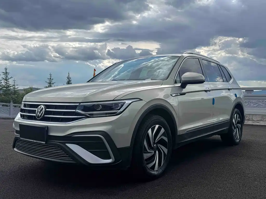 Volkswagen Tiguan L 2022 — фото 1