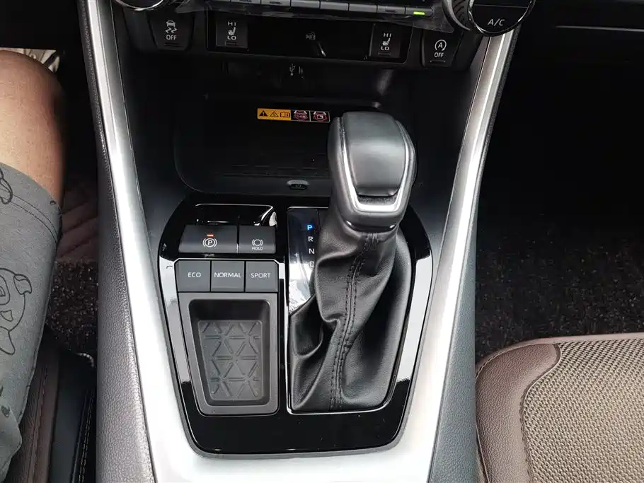 Toyota RAV4 2025 — фото 16